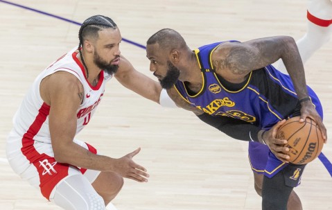 关于集结日密尔沃基雄鹿备战欧冠；防线松动细节曝光；引发热议；阵容厚度经受考验的信息-开云首页